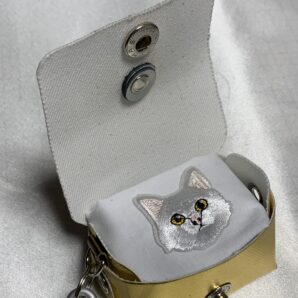 AirPodsミニバッグ  ゴールド（送料無料）