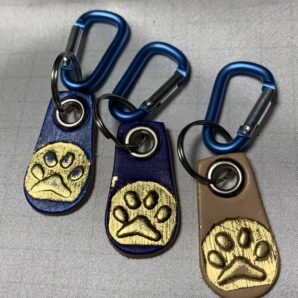 エムールズ　招き猫  牛革肉球ストラップ　SALE