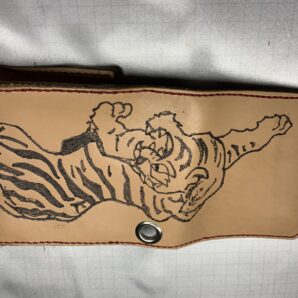 80牛革トラｱｲｺｽｹｰｽ　 (送料無料）超特価ＳＡＬＥ