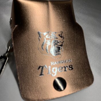 3.Tigers 小物ミニミニバッグ(ブロンズ特殊加工布製)ポシェット変身可