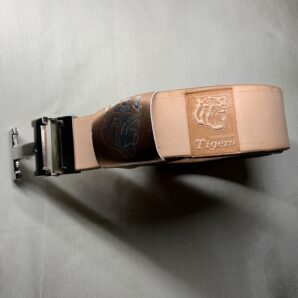 60.Tigers公認 牛なめし革ベルト（限定商品）