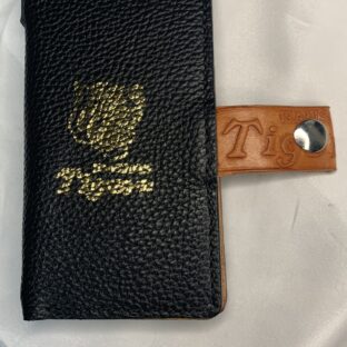 21.(１割引）Tigers携帯カバー革製（スライド機能付）おまけ２点（送料無料）