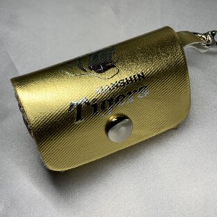 1．Tigers ジェットフーセンﾐﾆﾊﾞｯｸﾞ（ゴールド特殊加工布製）